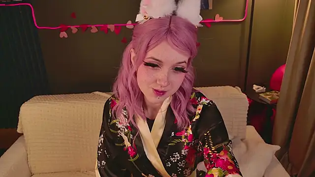 luna son online show from February 18, 9:55 pm