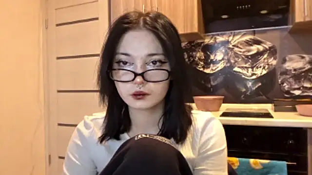 Snapshot of Beeping_Creature chatting on February 25, 1:21 pm Beeping Creature online show from February 25, 1:21 pm