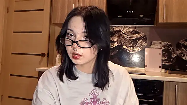 Snapshot of Beeping_Creature chatting on March 2, 8:26 pm Beeping Creature online show from March 2, 8:26 pm