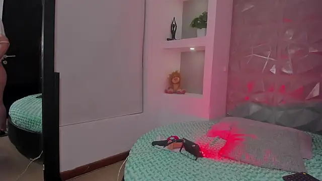 Maya Rivers online show from October 22, 6:24 am