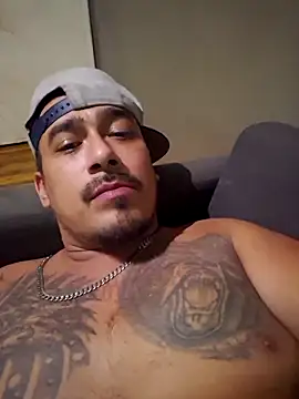 Snapshot of Nativeking32 chatting on October 8, 10:51 pm Nativeking32 online show from October 8, 10:51 pm