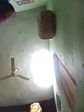 RED Queen 6 online show from November 21, 4:33 am