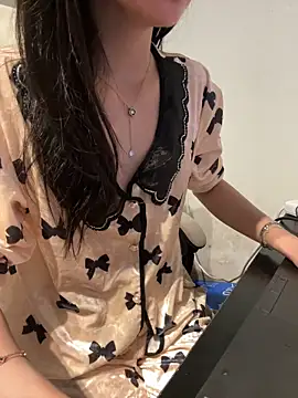 Snapshot of lee_ly chatting on February 23, 3:26 am lee ly online show from February 23, 3:26 am