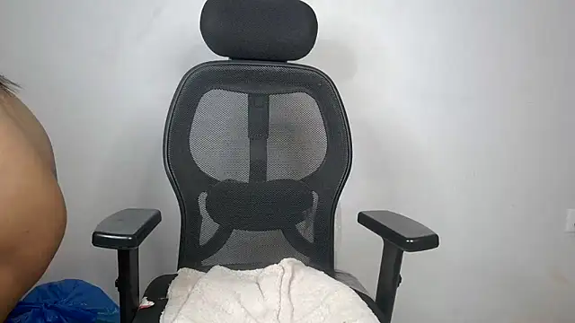 mooonlightbaby online show from April 4, 7:11 pm