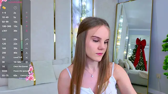 Lili Lohan online show from November 25, 5:02 pm