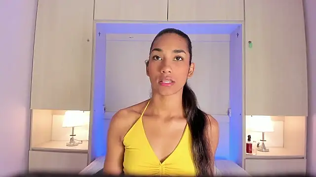 AnahiCollins online show from January 8, 11:45 am