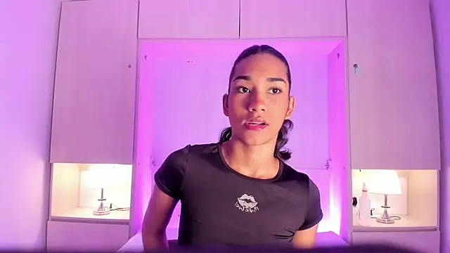 AnahiCollins online show from May 1, 11:26 am