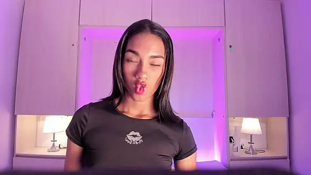 AnahiCollins online show from May 6, 11:59 am