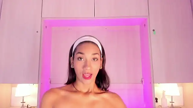 AnahiCollins online show from May 10, 11:37 am