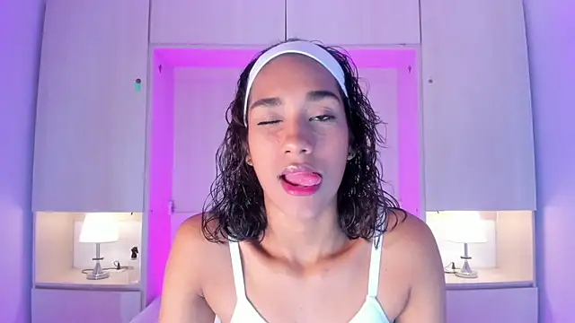 AnahiCollins online show from May 28, 11:40 am