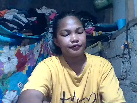Snapshot of sweetlexypinay19 chatting on April 6, 10:33 pm sweetlexypinay19 online show from April 6, 10:33 pm