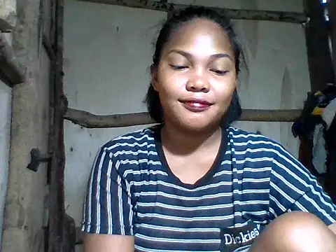 Snapshot of sweetlexypinay19 chatting on May 6, 11:21 pm sweetlexypinay19 online show from May 6, 11:21 pm