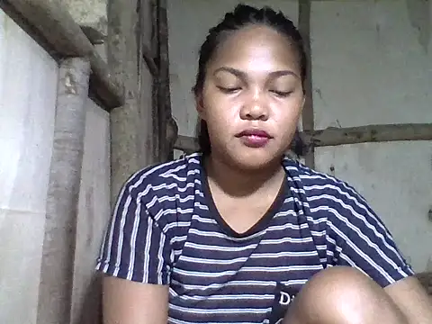 Snapshot of sweetlexypinay19 chatting on May 13, 9:44 pm sweetlexypinay19 online show from May 13, 9:44 pm