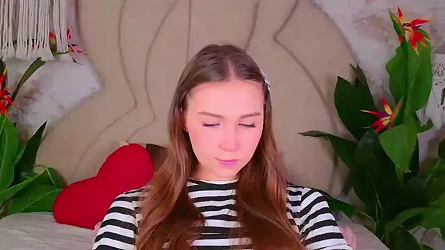 Snapshot of OliviaLay chatting on November 10, 11:09 am OliviaLay online show from November 10, 11:09 am