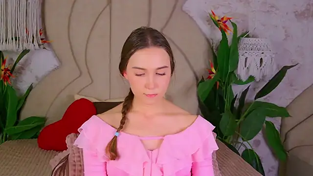 OliviaLay online show from November 18, 5:28 pm