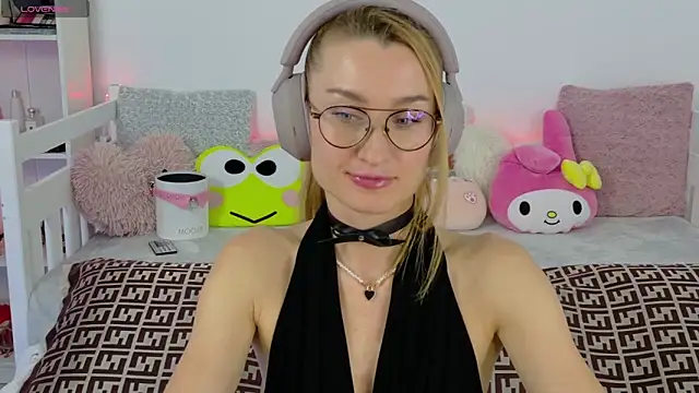 Snapshot of MysticRoxanne chatting on November 18, 6:34 pm MysticRoxanne online show from November 18, 6:34 pm