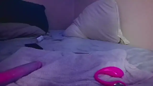 Snapshot of Queen2454 chatting on October 24, 6:15 pm Queen2454 online show from October 24, 6:15 pm