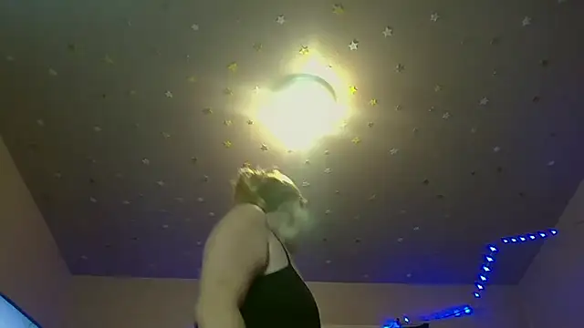 Snapshot of Queen2454 chatting on October 26, 10:58 pm Queen2454 online show from October 26, 10:58 pm