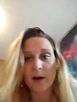 Snapshot of Queen2454 chatting on November 30, 2:59 am Queen2454 online show from November 30, 2:59 am