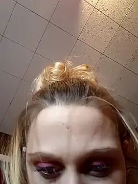 Snapshot of Queen2454 chatting on January 19, 2:21 pm Queen2454 online show from January 19, 2:21 pm