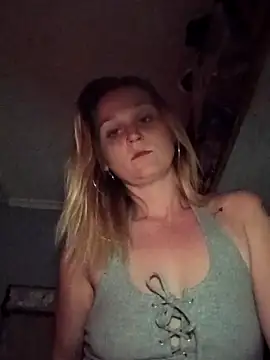 Snapshot of Queen2454 chatting on April 5, 9:39 am Queen2454 online show from April 5, 9:39 am