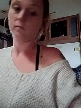 Snapshot of Queen2454 chatting on April 11, 12:48 am Queen2454 online show from April 11, 12:48 am