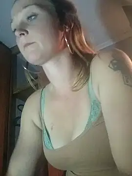 Snapshot of Queen2454 chatting on April 13, 9:15 am Queen2454 online show from April 13, 9:15 am