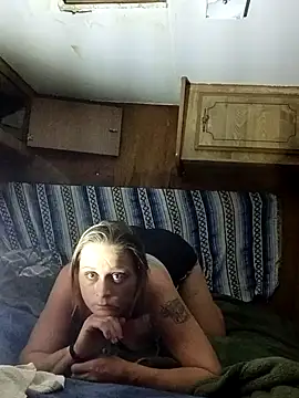 Snapshot of Queen2454 chatting on May 10, 3:33 am Queen2454 online show from May 10, 3:33 am