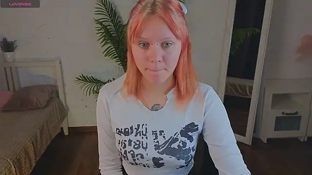 Snapshot of kitten_murray_ chatting on October 15, 5:40 am kitten murray online show from October 15, 5:40 am