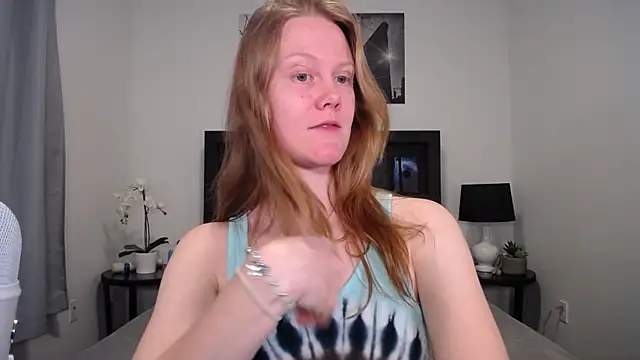 Snapshot of naughtyfox89 chatting on February 12, 2:28 am naughtyfox89 online show from February 12, 2:28 am