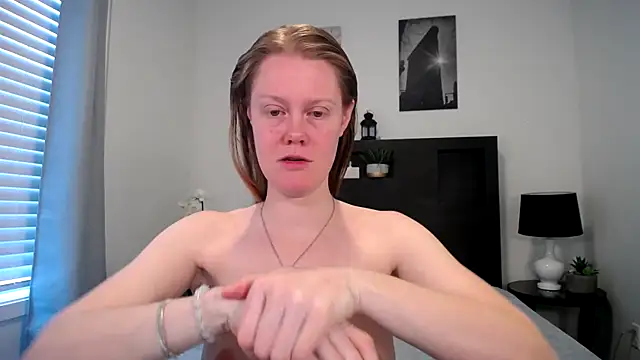 Snapshot of naughtyfox89 chatting on February 16, 8:49 pm naughtyfox89 online show from February 16, 8:49 pm