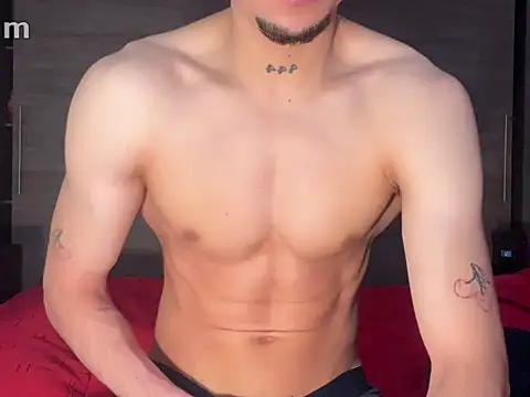Snapshot of strongManLatino chatting on May 9, 6:46 pm strongManLatino online show from May 9, 6:46 pm