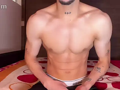 Snapshot of strongManLatino chatting on May 23, 4:44 pm strongManLatino online show from May 23, 4:44 pm