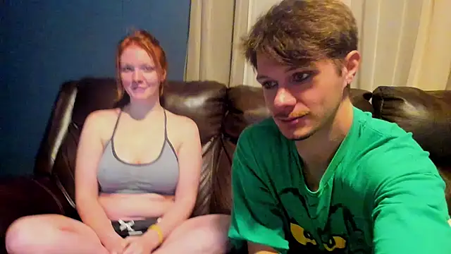 Snapshot of LoversUnleashedXO chatting on October 27, 3:32 am LoversUnleashedXO online show from October 27, 3:32 am