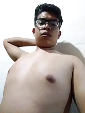 Snapshot of davidcaldera chatting on May 9, 2:39 am davidcaldera online show from May 9, 2:39 am