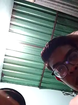 Snapshot of davidcaldera chatting on May 11, 4:29 am davidcaldera online show from May 11, 4:29 am