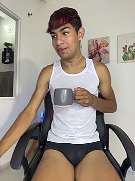 Snapshot of cherub_ chatting on June 13, 10:13 am cherub online show from June 13, 10:13 am