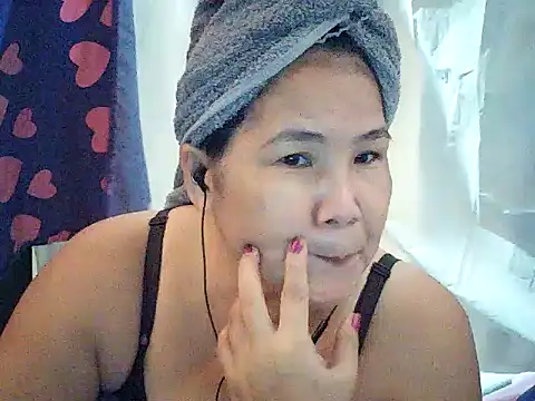 Snapshot of milagrose_rose chatting on June 8, 11:38 pm milagrose rose online show from June 8, 11:38 pm
