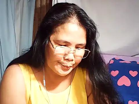 Snapshot of milagrose_rose chatting on July 12, 6:04 am milagrose rose online show from July 12, 6:04 am