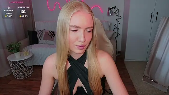 TessaGrays online show from April 28, 12:10 pm