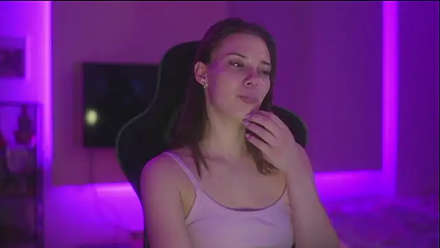 Snapshot of CandyStorm chatting on February 23, 9:56 pm CandyStorm online show from February 23, 9:56 pm