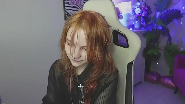 Snapshot of Staymonica chatting on February 18, 1:18 pm Staymonica online show from February 18, 1:18 pm