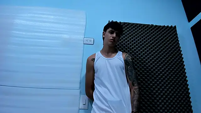 Snapshot of Liam_Brookss chatting on November 5, 12:21 am Liam Brookss online show from November 5, 12:21 am