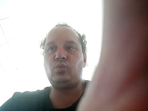 Snapshot of macKnd chatting on October 14, 9:43 am macKnd online show from October 14, 9:43 am