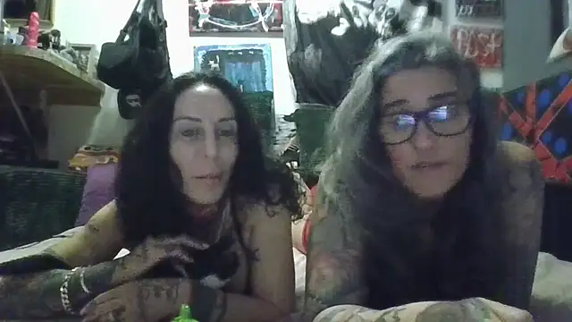 Snapshot of inkdhollow1 chatting on August 9, 12:23 am inkdhollow1 online show from August 9, 12:23 am