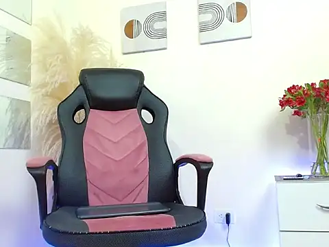 Snapshot of mathewv_ chatting on October 31, 1:39 am mathewv online show from October 31, 1:39 am