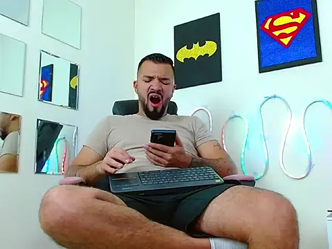 Snapshot of mathewv_ chatting on November 26, 5:19 am mathewv online show from November 26, 5:19 am