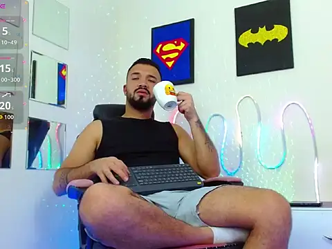 Snapshot of mathewv_ chatting on December 1, 3:00 am mathewv online show from December 1, 3:00 am