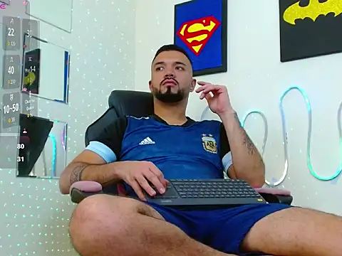 Snapshot of mathewv_ chatting on December 4, 5:50 am mathewv online show from December 4, 5:50 am