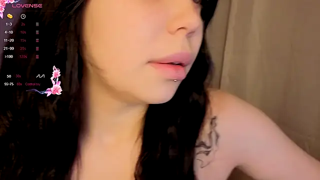 Snapshot of marymayven chatting on November 5, 2:33 am marymayven online show from November 5, 2:33 am